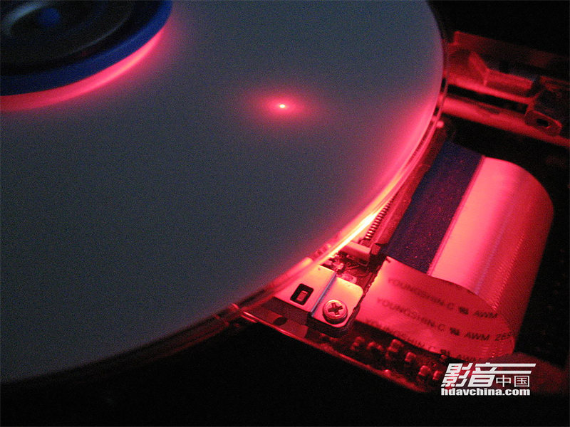 \ 1200px-Dvd-burning-cutaway2.jpg